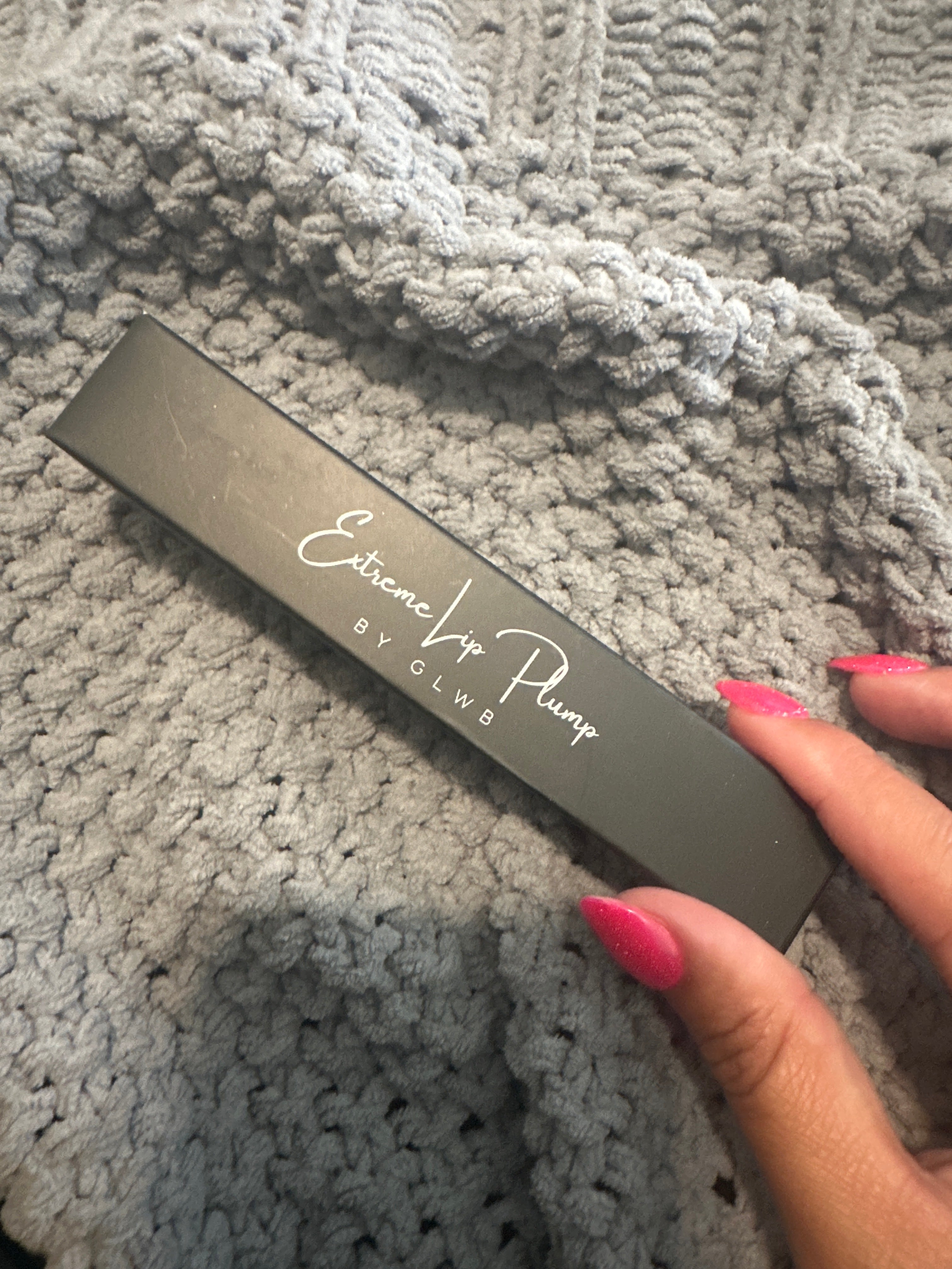 Lip plumping gloss